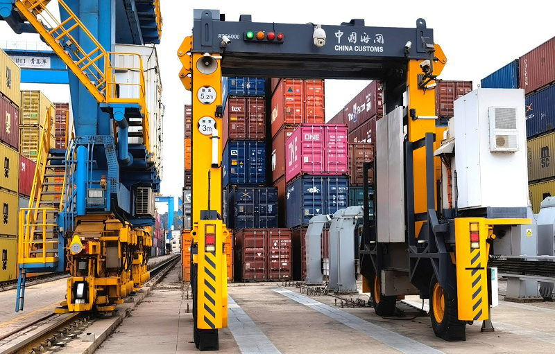 RTG6000-AGV自动化码头查验设备助力青岛海关每年超20万箱货物无感通关